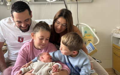 « Notre fils est né avec une malformation de l’oreille… mais il nous rend plus forts » : le témoignage plein d’espoir de Mégane et Luc