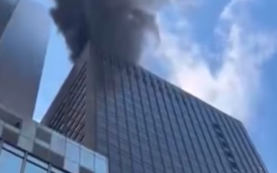 New York : un incendie spectaculaire dans un immeuble de bureaux à Manhattan