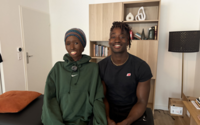 « La maladie ne va pas avoir tout le monde » : Siira raconte son combat contre la sclérodermie, soutenue par son frère aidant
