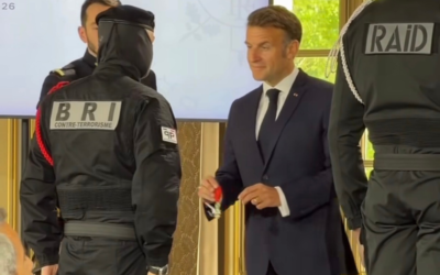 Bataclan : Emmanuel Macron décore à l’Élysée les forces de l’ordre intervenues le 13 novembre 2015