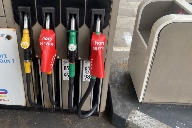 Carburants : le gouvernement prolonge les aides en mai