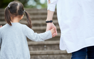 Protection de l’enfance : Sarah El Haïry veut permettre aux parents de demander un certificat d’honorabilité pour la garde de leurs enfants