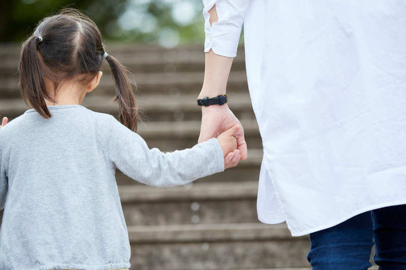 Garde d’enfants : vers un certificat d’honorabilité pour les parents