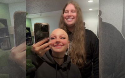 Pendant 3 ans et demi, il a laissé pousser ses cheveux pour offrir une perruque à sa compagne atteinte d’alopécie
