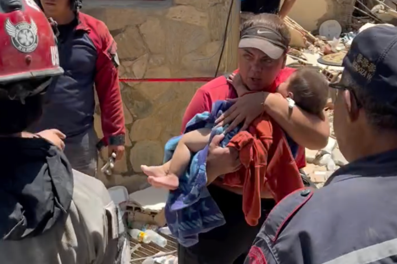 Venezuela : un bébé sauvé des décombres après le séisme