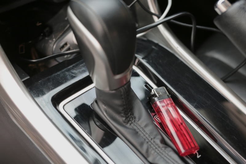Pourquoi ne jamais laisser un briquet dans une voiture ?