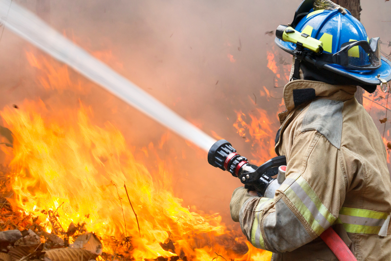Le sapeur-pompier volontaire soupçonné d’avoir déclenché l’incendie de Fontainebleau est passé aux aveux. L’enquête se poursuit.