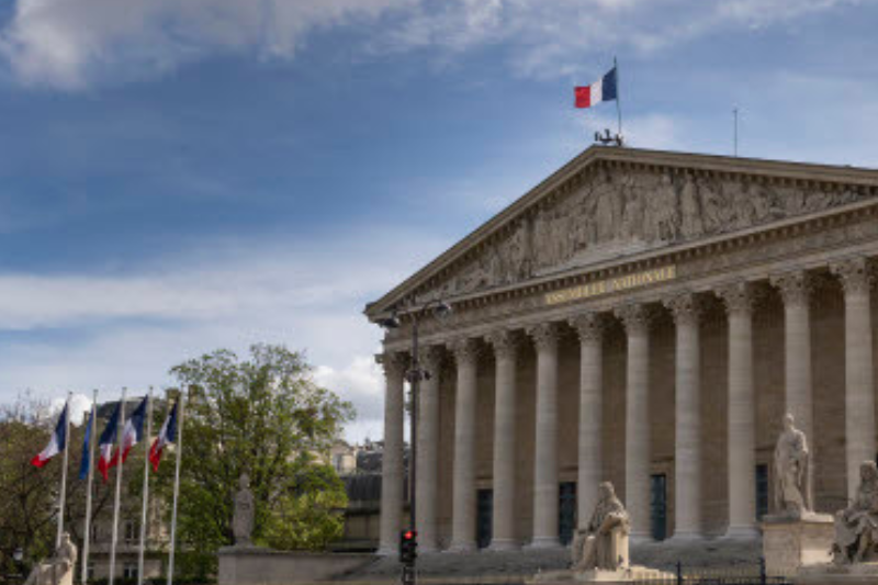 Fin de vie : le droit à l’aide à mourir adopté