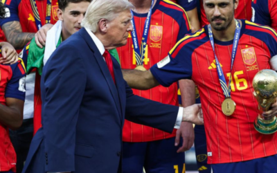 Donald Trump s’incruste sur la photo du sacre de l’Espagne et fait le buzz