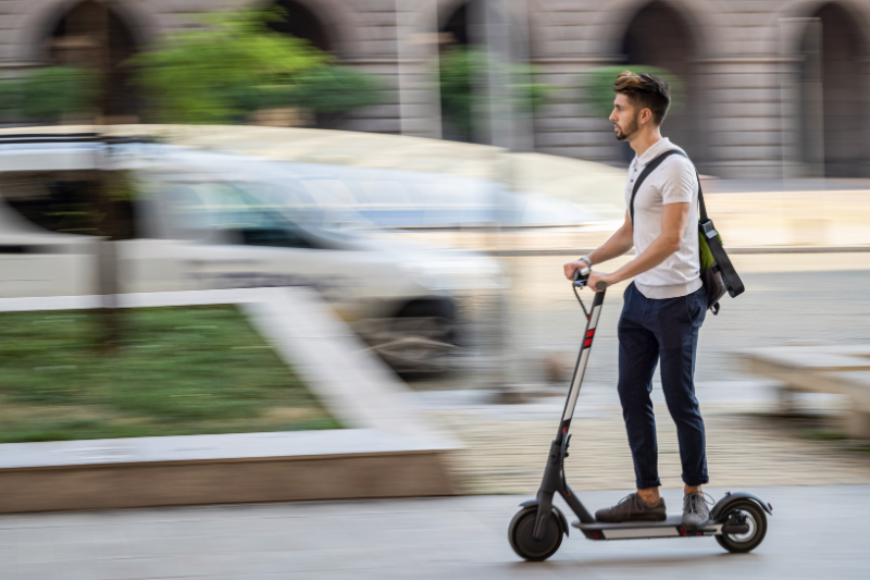 Hauts-de-Seine : casque obligatoire en trottinette dès août