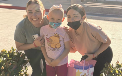 À 7 ans, atteinte d’un cancer rare, Jaqueline continue de se battre avec le sourire.Témoignage Info2.0