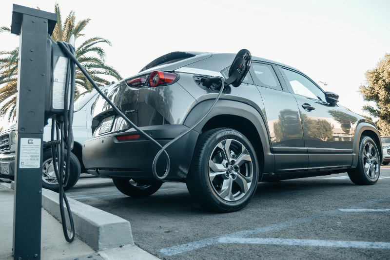 Aides à domicile : des voitures électriques dès 50 €/mois